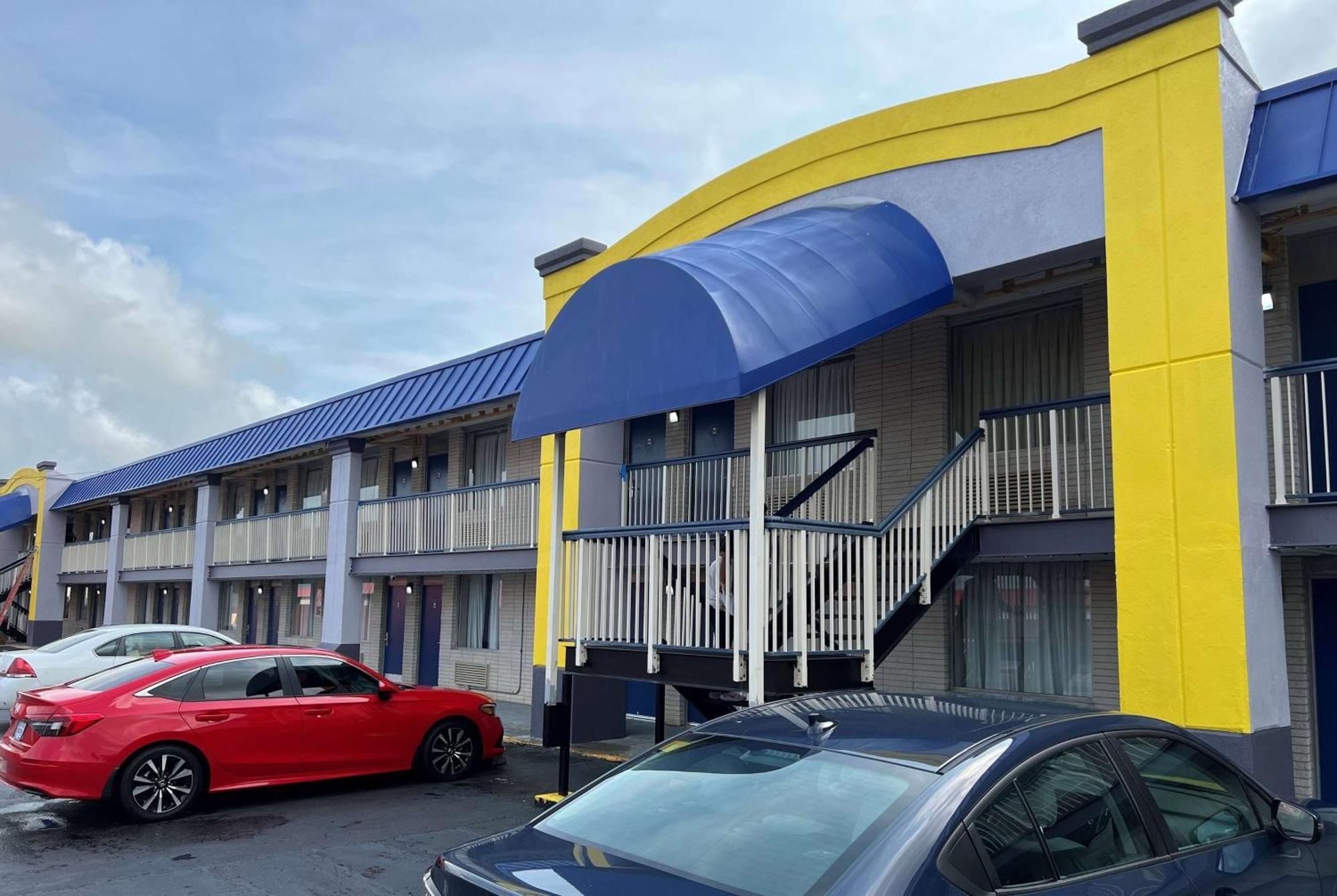 Days Inn By Wyndham Salina South Exterior photo