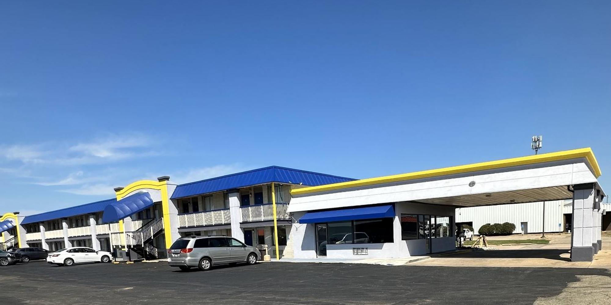 Days Inn By Wyndham Salina South Exterior photo