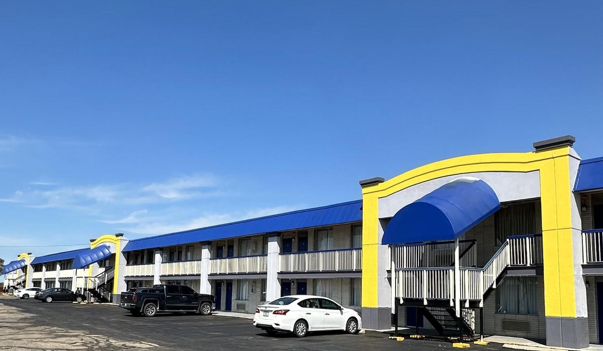 Days Inn By Wyndham Salina South Exterior photo