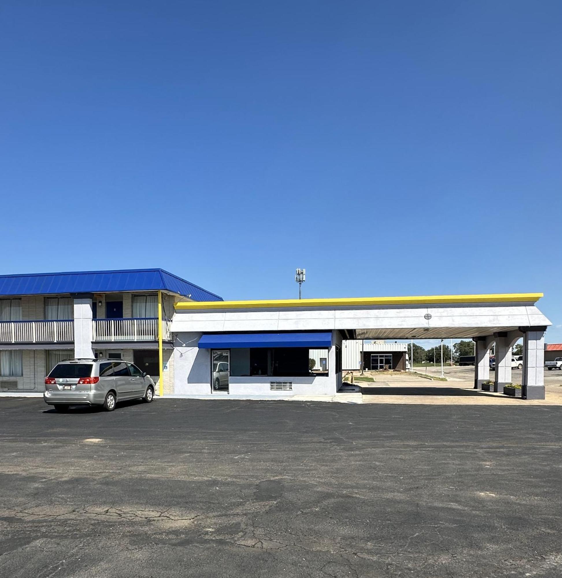Days Inn By Wyndham Salina South Exterior photo