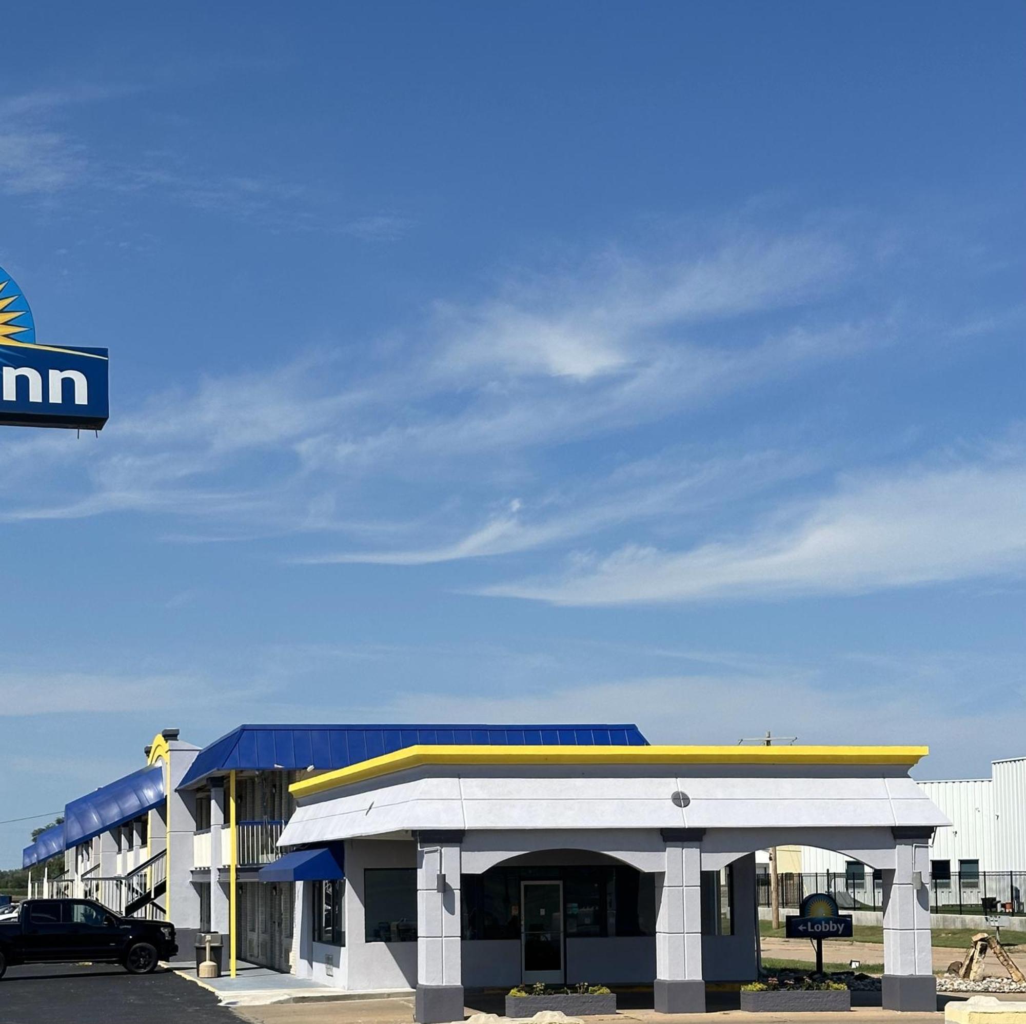 Days Inn By Wyndham Salina South Exterior photo